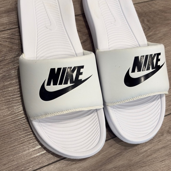 Nike White and Black Slide Men Sandals 11 - Picture 5 of 10